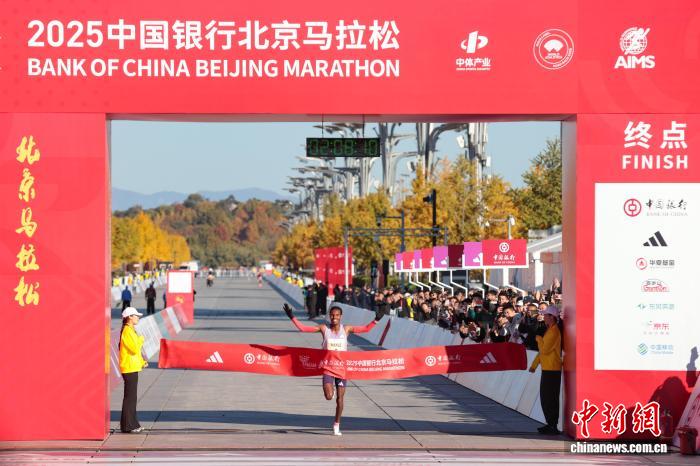 埃塞俄比亚双星闪耀2025北马 哈耶尔2小时08分10秒