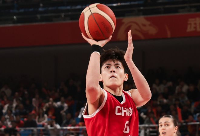 中国女篮公布世界杯资格赛12人名单 内线三将领