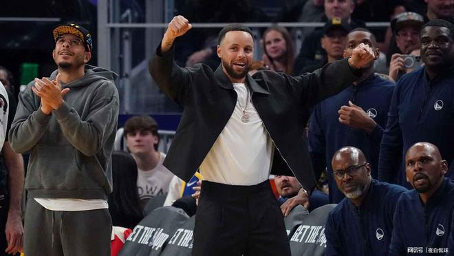 库里遭球迷拉扯手臂缺阵19场 勇士战绩低迷待复