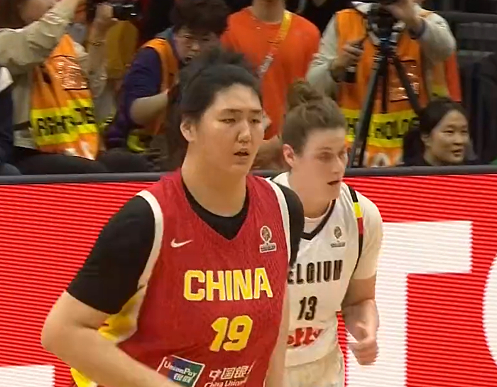 比利时中锋林斯肯斯盛赞张子宇天赋惊人，称其