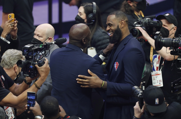 湖人双杀骑士创历史 雷迪克成首位连续两赛季