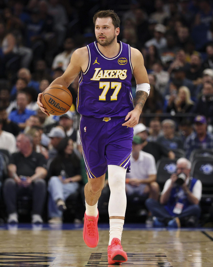 湖人双杀骑士创历史 雷迪克成首位连续两赛季