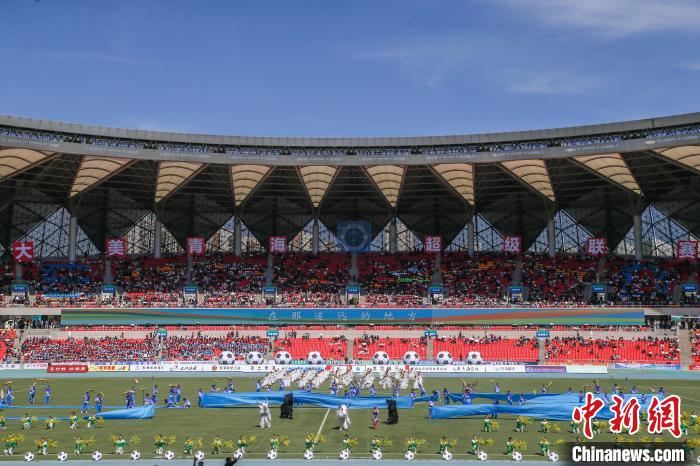第二届大美青海·高原足球超级联赛在青海体育中