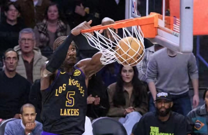 老詹26+11+8率湖人掀翻勇士 肯纳德神级表现助球队