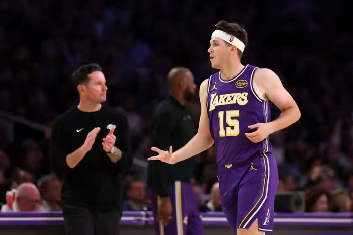 老詹26+11+8率湖人掀翻勇士 肯纳德神级表现助球队