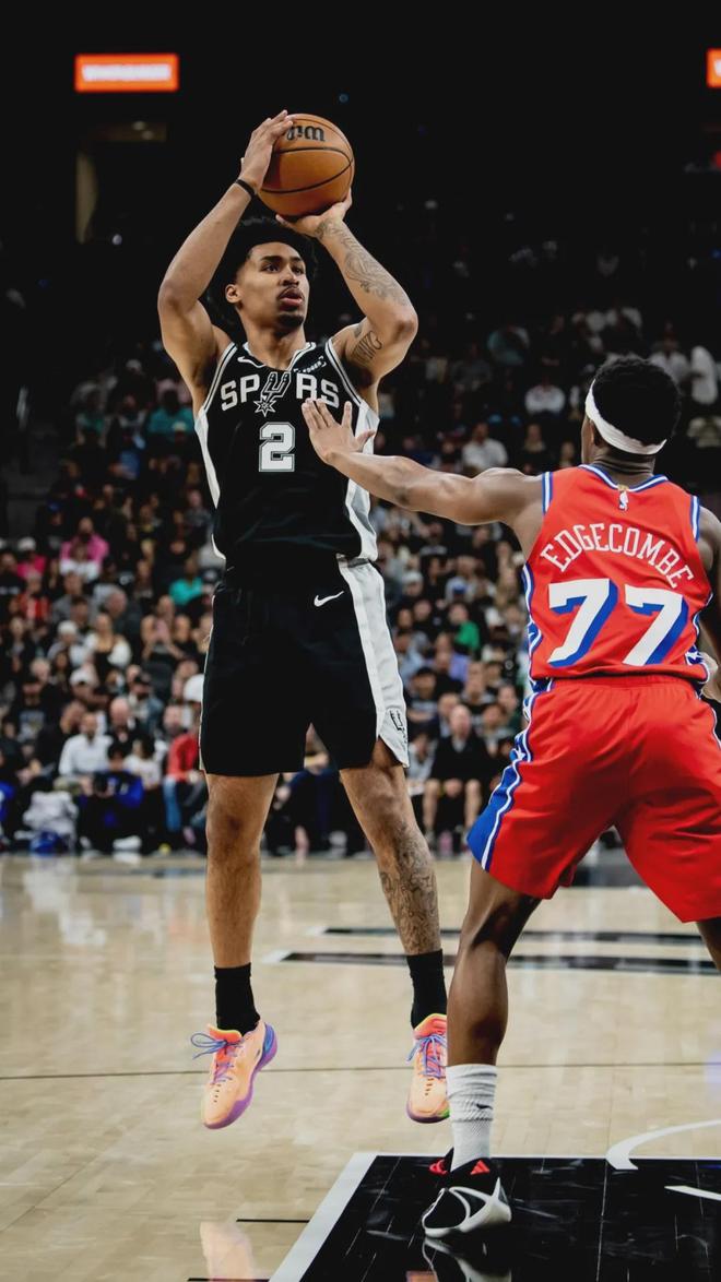 文班亚马伤退马刺大胜 76人难阻西部劲旅登顶