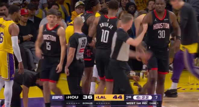 湖人首战告捷，詹姆斯率队力克火箭