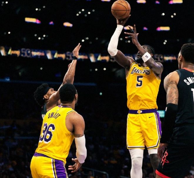 湖人首战告捷，詹姆斯率队力克火箭