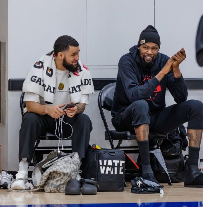 湖人首战告捷，詹姆斯率队力克火箭