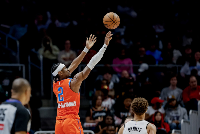 雷霆冲击湖人防线 霍姆格伦领衔内线统治力