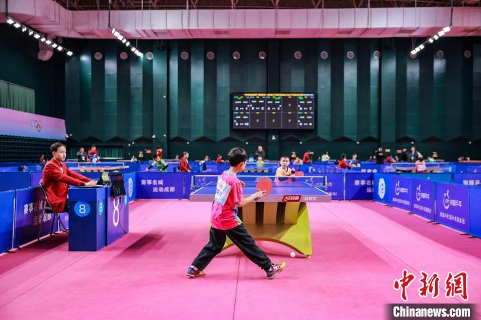 首届国乒成都基地少儿乒乓球公开赛开赛：18支队