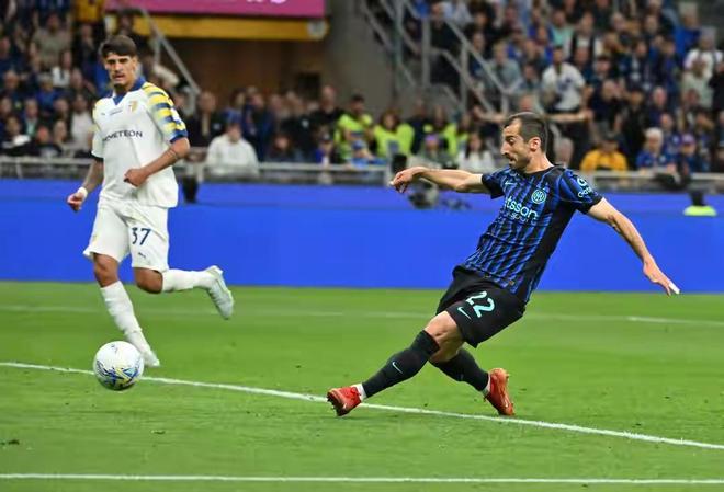 国米2-0帕尔马提前锁定意甲冠军，21冠里程碑